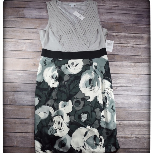 New York & Company Dresses & Skirts - 🌺New York & Co🌺 Floral Sleeveless Dress